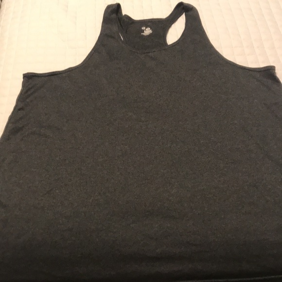 6 size L and XL tanks - Picture 2 of 7